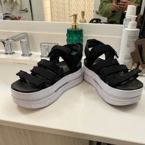 Nike icon women’s sandal